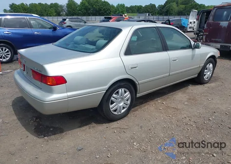 2000 Toyota Camry Le V6/Xle V6 from USA, damaged, VIN 4T1BF22KXYU100589